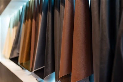 10 popredných svetových výrobcov kožených striech áut 2025